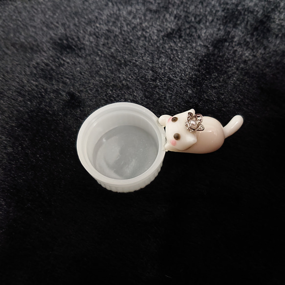 【容器】にゃんこ付き小皿 白猫・花冠 3枚目の画像