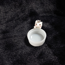 【容器】にゃんこ付き小皿 白猫・花冠 1枚目の画像