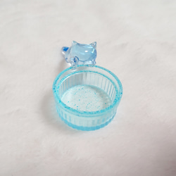 【容器】にゃんこ付き小皿 クリアブルー猫・リボン 4枚目の画像