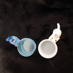 【容器】にゃんこ付き小皿 クリアブルー猫・リボン 9枚目の画像