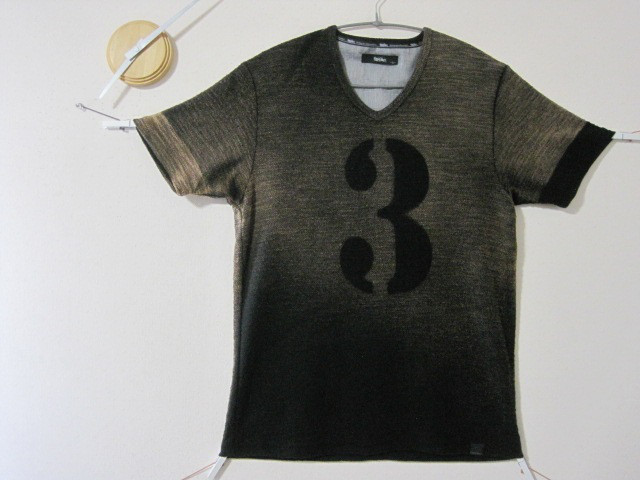 1点　Ｖネック　ラージナンバー【3】ゴールド　麻/ブリーチ/金/渋い/アウトドア/キャンプ