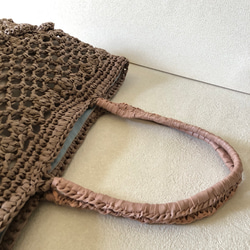 竹からできた糸で編んだかぎ針編みのカゴバッグ　一点物です 5枚目の画像