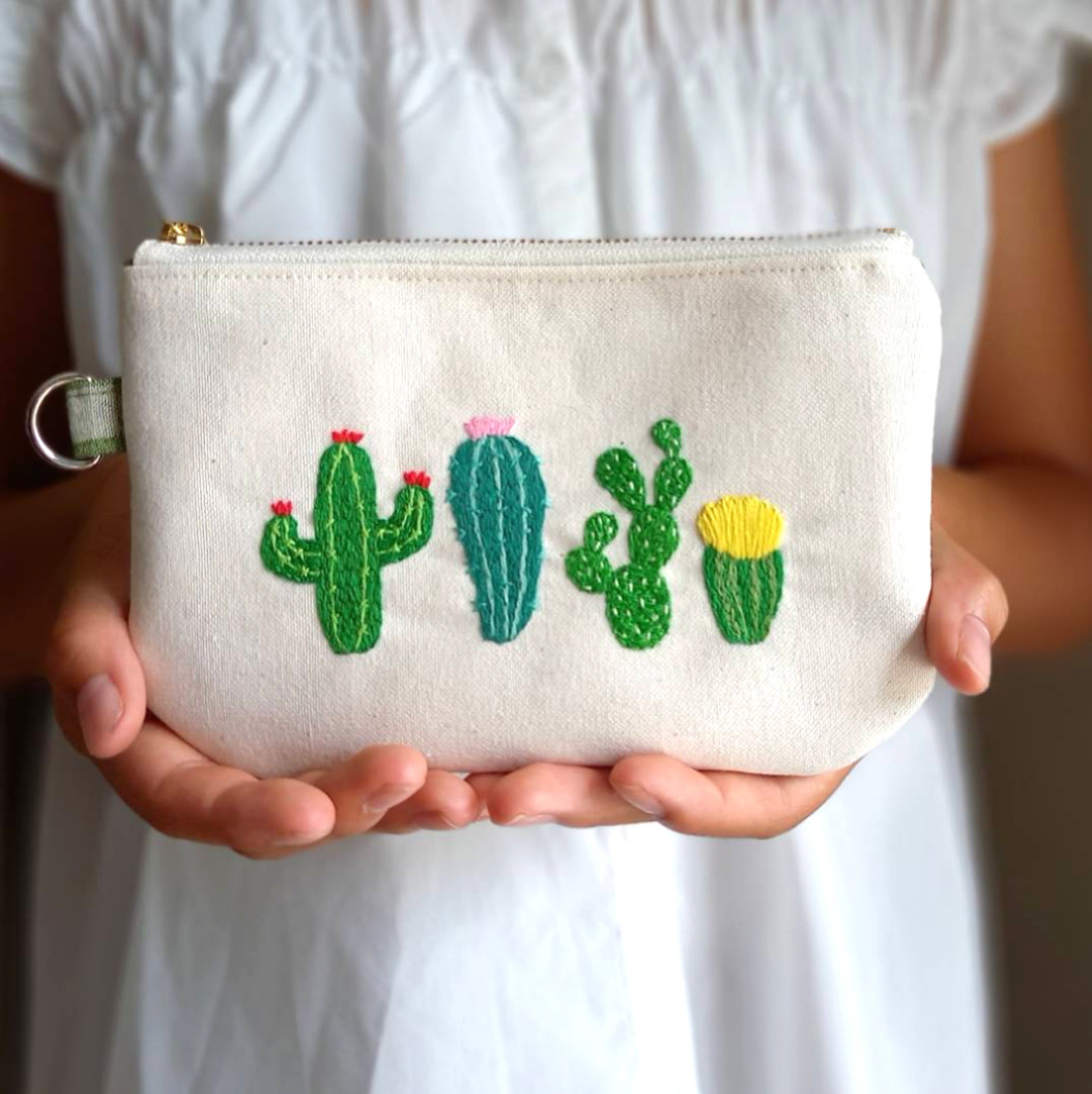 かんちゃん♡ 刺繍イニシャルポーチ♡ ウエイト枠