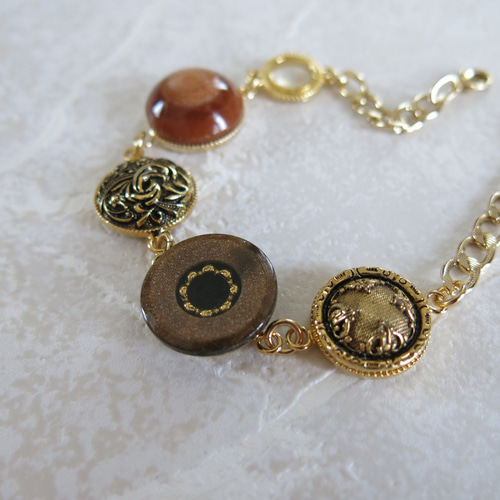 高級ボタン ゴールド系 個性的 ヴィンテージボタンが連なる