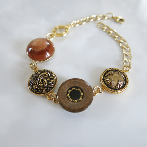 高級ボタン ゴールド系 個性的 ヴィンテージボタンが連なる