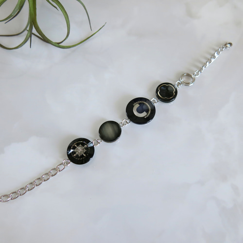 ブラック×シルバー×ネイビー ヴィンテージボタンが連なるブレスレット