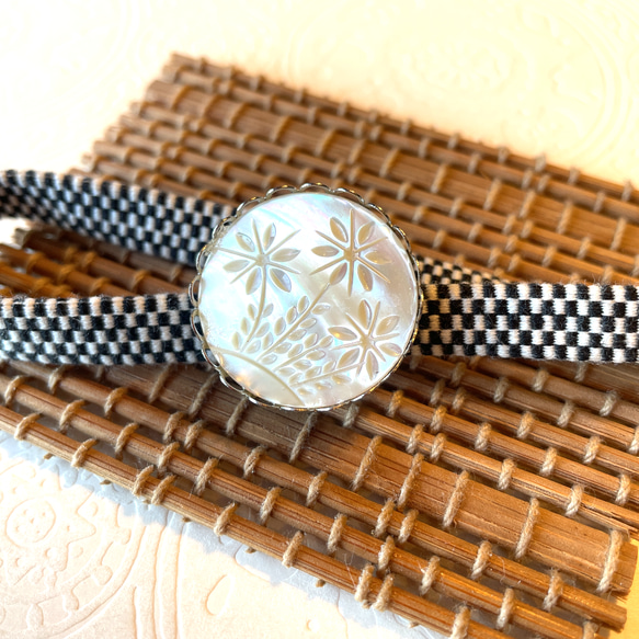 白蝶貝の帯留め