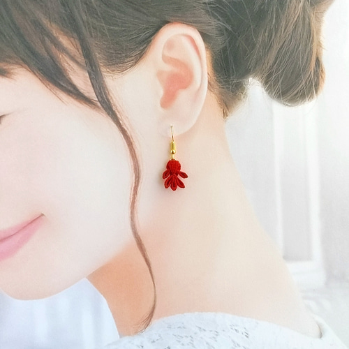 ゆらゆら金魚のピアス/イヤリング つまみ細工 ピアス（フック
