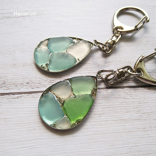 シーグラスのキーホルダー、キーリング 海の贈り物 ブルー、グリーン