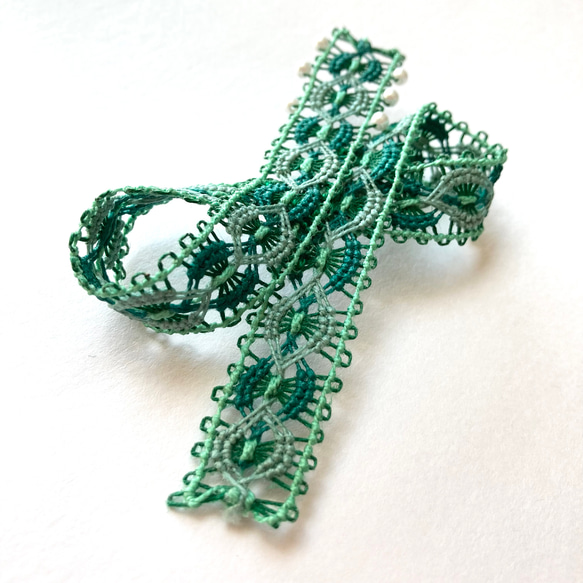 糸のリボンモチーフのブローチ　コサージュ　グリーン　(ロング) ニャンドゥティ 10枚目の画像