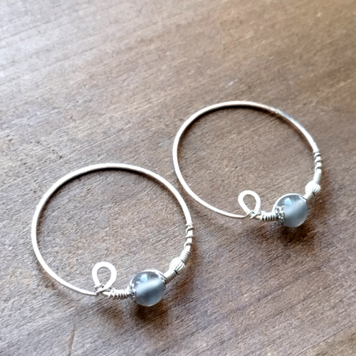 受注製作]kunne cup（月）のニンカリ（アイヌの耳飾り・ピアス）グレー