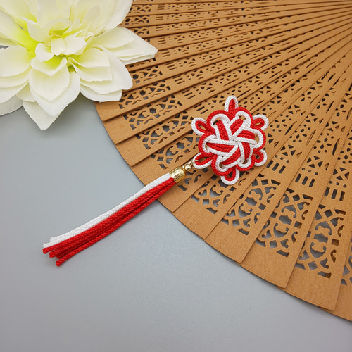 八重菊結びのタッセルポニーフック（赤・レッド×白・ホワイト） 和風