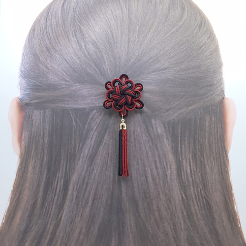 受注制作】八重菊結びのタッセルポニーフック（エンジ×黒・ブラック