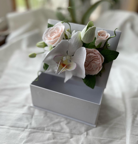 専用です。クレイフラワー 送料無料【粘土のお花】sale!クレイフラワー 胡蝶蘭と薔薇のボックス