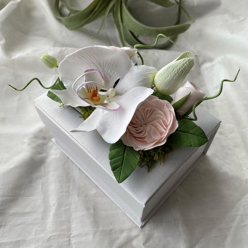 送料無料【粘土のお花】sale!クレイフラワー 胡蝶蘭と薔薇のボックス