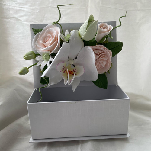 送料無料【粘土のお花】sale!クレイフラワー 胡蝶蘭と薔薇のボックス