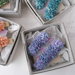 KAH-C -飾る花 ヘアクリップ- 布花のヘアクリップ 2本セット モーブパープル×ターコイズブルー 染花 1枚目の画像