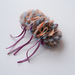 KAH-飾る花 染花のバレッタ- ブルーmix 布花 4枚目の画像
