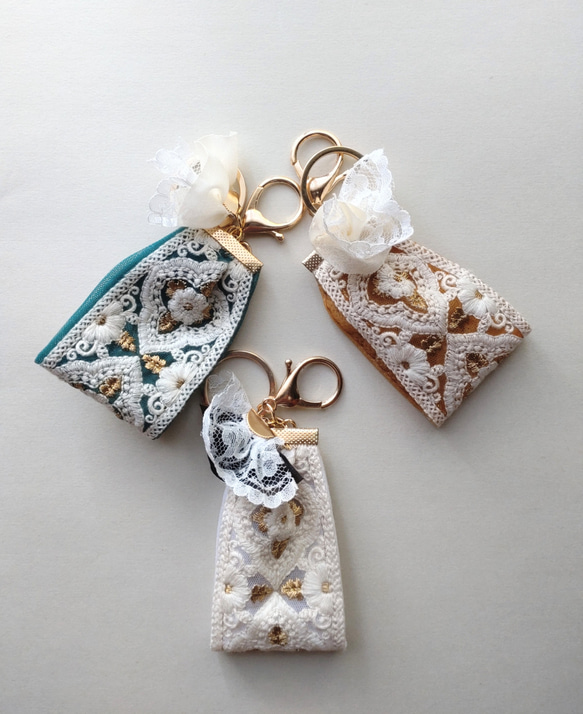 インド刺繍リボンのキーホルダー・バッグチャーム 4 バッグチャーム 涼
