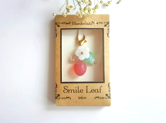 ローズクォーツとイチゴのチャーム ローズクォーツ 天然石 いちご