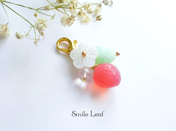 ローズクォーツとイチゴのチャーム ローズクォーツ 天然石 いちご