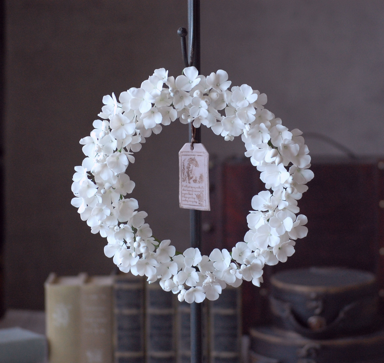 ◆粘土のお花◆　アジサイ＆ベリーのホワイトリース　　直径約25センチ　A689