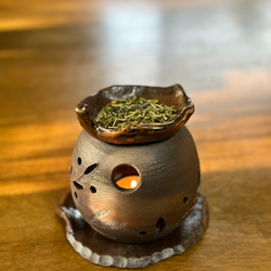 【再販】満月と三日月の灯りが揺れる焼き締め茶香炉　癒しの香り 4枚目の画像