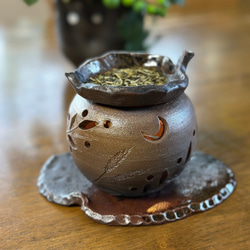 再販】満月と三日月の灯りが揺れる焼き締め茶香炉 癒しの香り