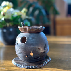 【再販】満月と三日月の灯りが揺れる焼き締め茶香炉　癒しの香り 10枚目の画像