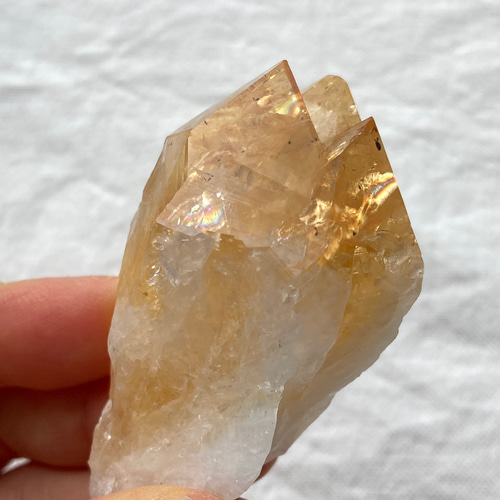 水晶ポイント　原石　虹入り 虹入り水晶 ポイント 原石 約121g 水晶 天然石 パワーストーン