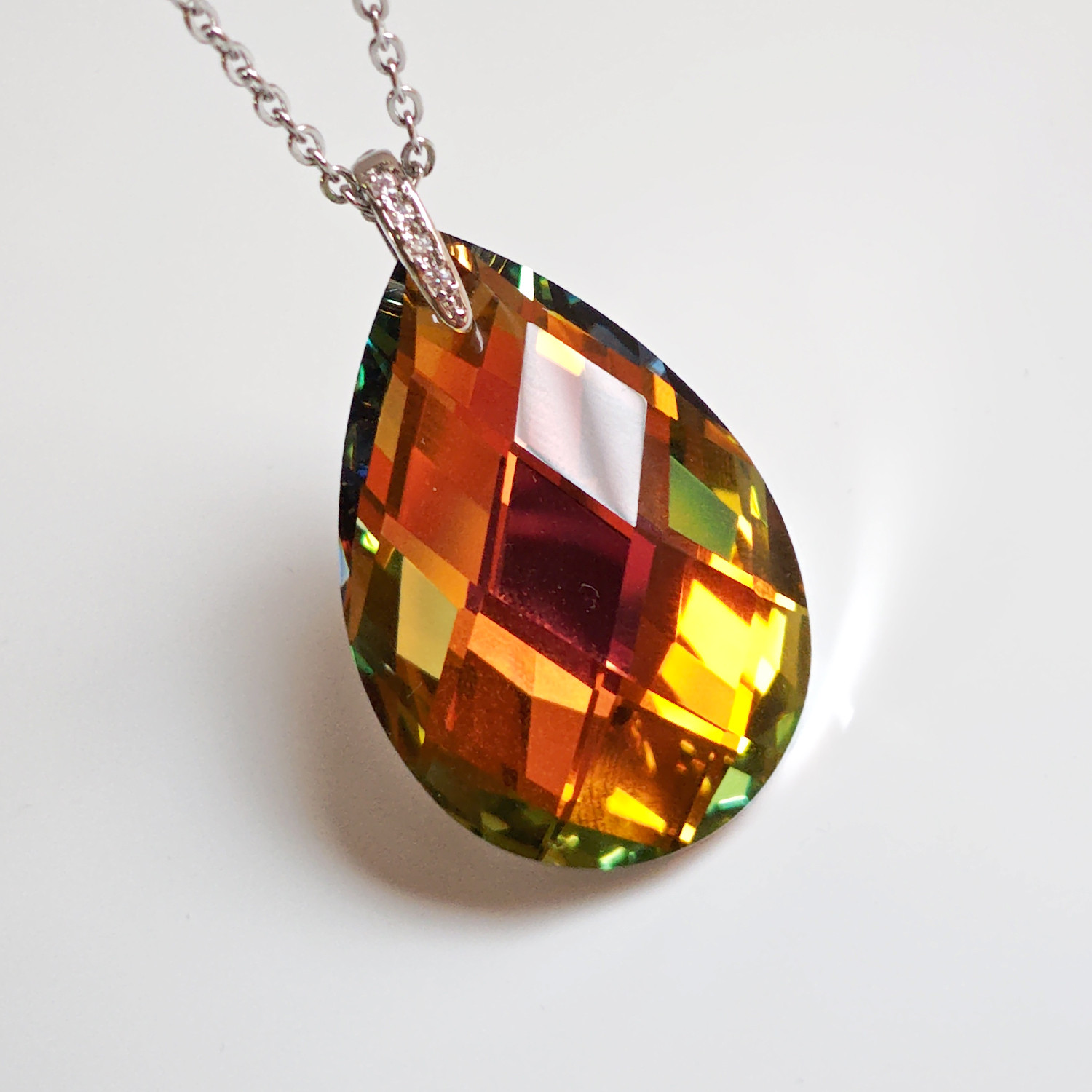 超大粒 プレシオサ・ボルケーノ シャンデリア クリスタル ガラス・ペンダント ネックレス｜ゴシック 角度で色が変わる