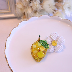 ライムのブローチ】ハンドメイド ビーズ刺繍 夏 フルーツ レモン