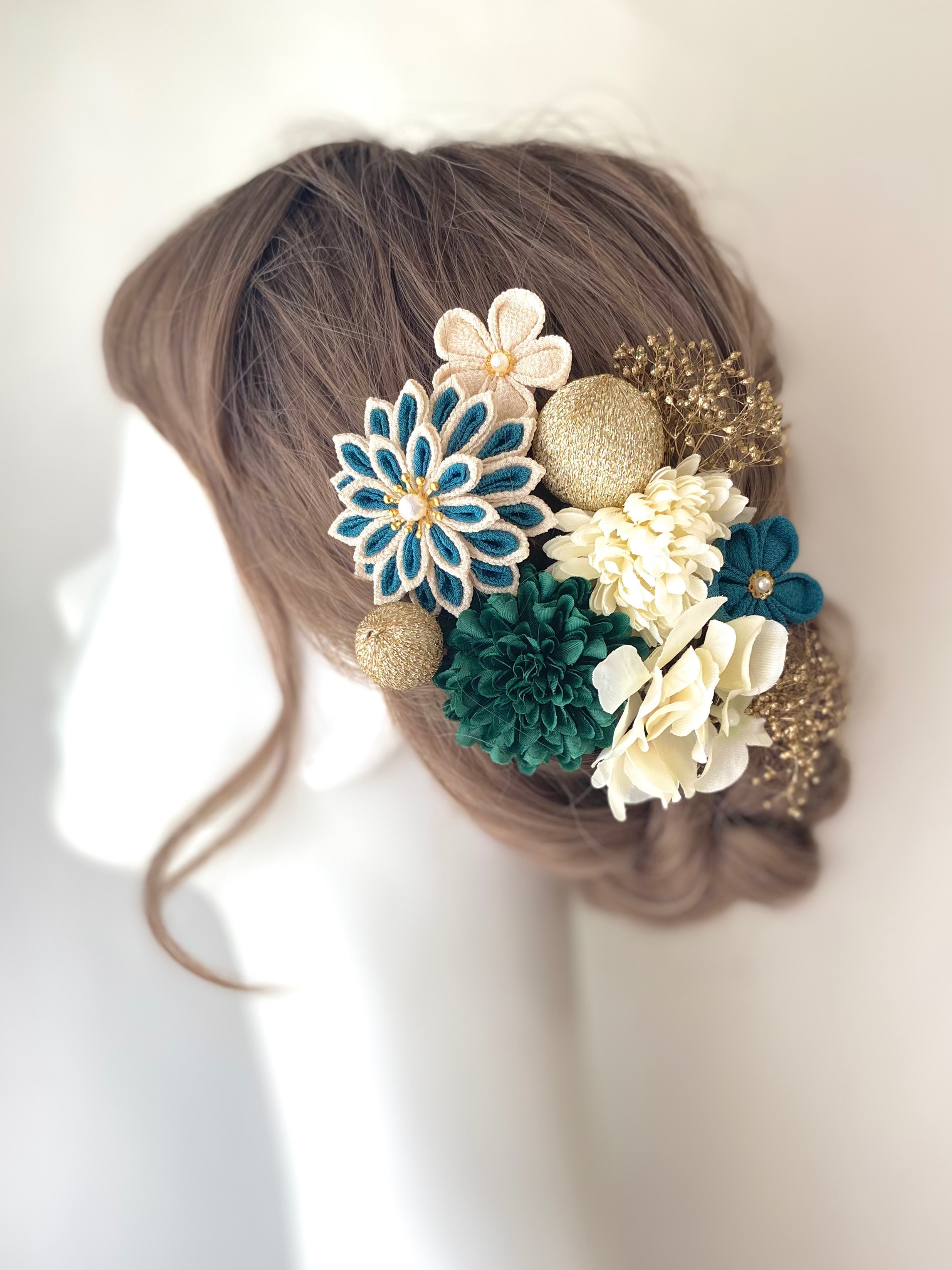 成人式　髪飾り　和装　アイボリー×グリーン　つまみ細工　マム　和玉　 卒業式　結婚式