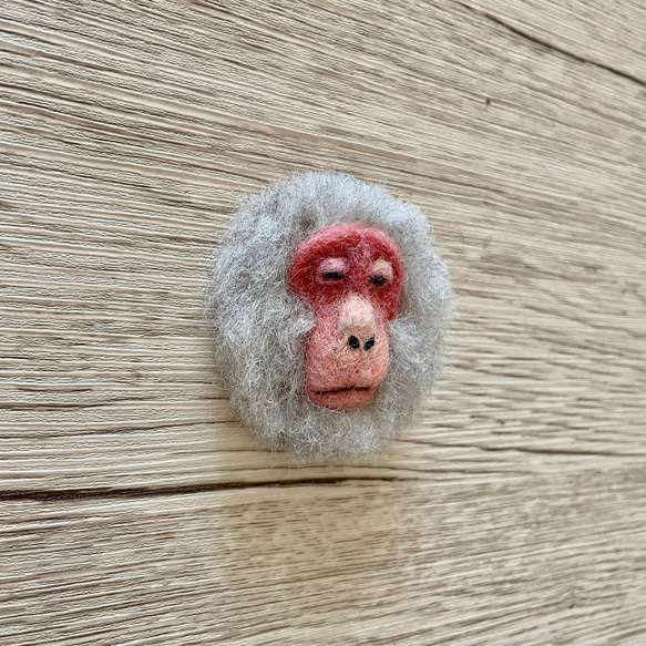 日本猴臉胸針（呵呵~） 第3張的照片