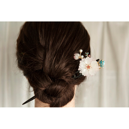 花枝に蝶 木製かんざし 檀木 簪 ヘアアクセサリー 和装髪飾り