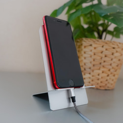 ステンレス製 スタイリッシュなスマホスタンド／レシピスタンドにも
