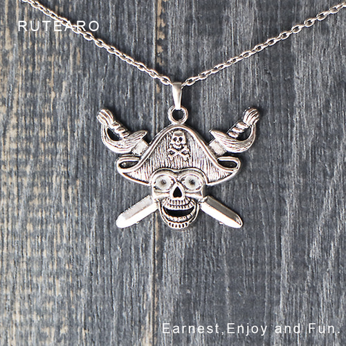 海賊の中の海賊であったスカルネックレス ― メンズネックレス