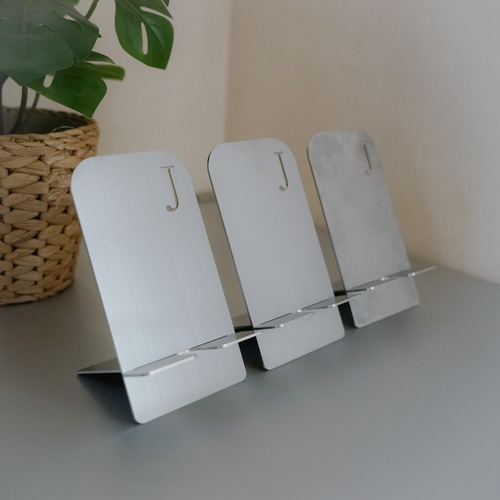 ステンレス鏡面加工 スタイリッシュなスマホスタンド／レシピ