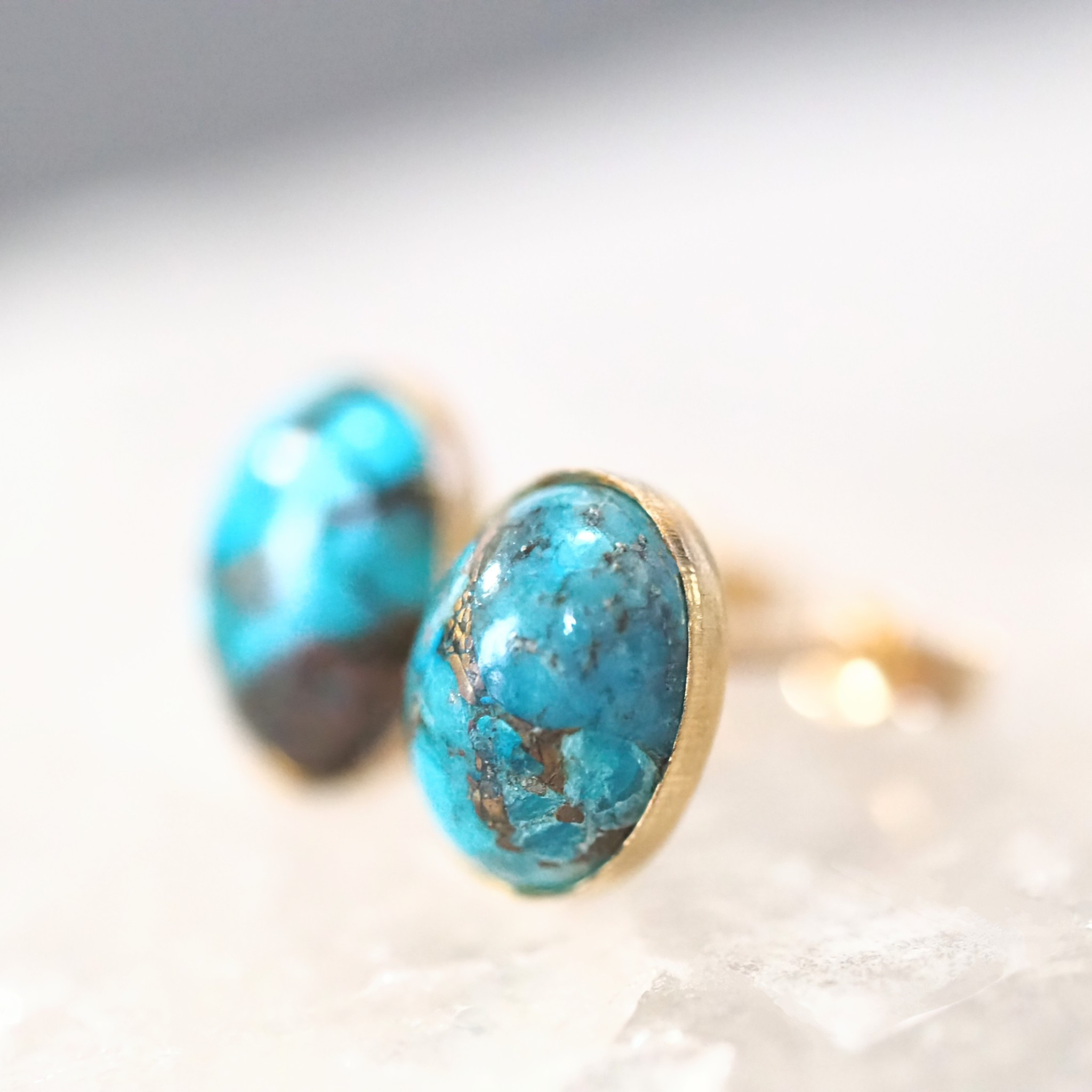 《ブルーコッパーターコイズの一粒ピアス》