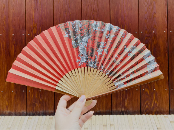 美しい花の絵柄 扇子 書道付き 収納ケース付き birthday_n_c.jpg 刺繍