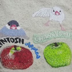 リンゴと文鳥の手刺繍ミニバッグ 7枚目の画像
