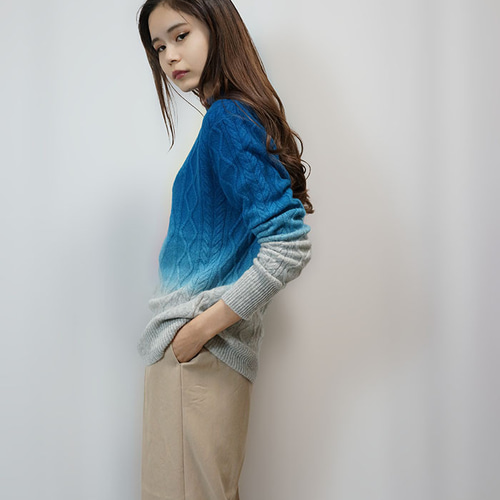 Special Item】グラデーション染 カシミヤ100% ハイネックアラン編み柄