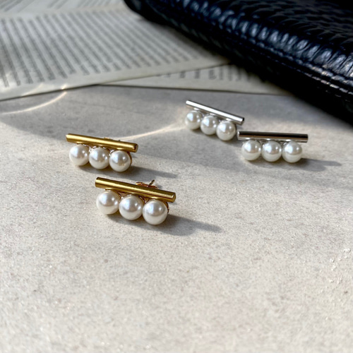 パイプバーと3連パールのピアス/イヤリング ピアス（スタッド・一粒