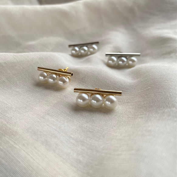 パイプバーと3連パールのピアス/イヤリング 8枚目の画像