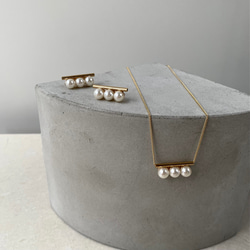 パイプバーと3連パールのピアス/イヤリング 14枚目の画像