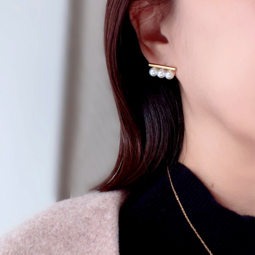 パイプバーと3連パールのピアス/イヤリング ピアス（スタッド・一粒