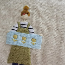 ランドリールームの女の子　刺繍　ぺったんこ　ミニファスナーポーチ　 4枚目の画像