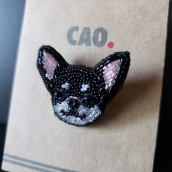 【チワワ(ブラックタン)のミニブローチ】～オートクチュール刺繍～チェコビーズ☆ギフト・プレゼントにも☆　 1枚目の画像