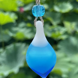 蓮の花びらペンダント　空色　艶消し 1枚目の画像