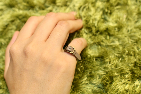 真皮小帶環 | 灰褐色 第2張的照片